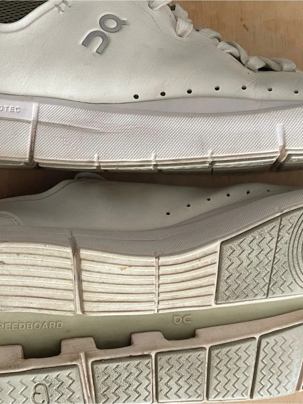 On Running Roger Men's White and Olive Green Low-Top Sneakers - Picture 3 of 4